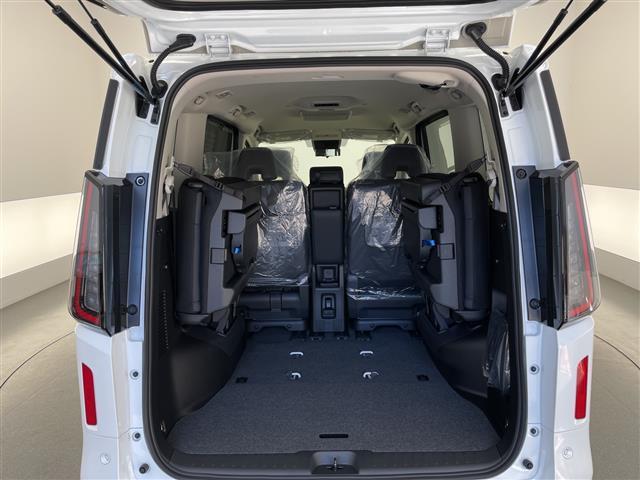 セレナ ｅ－パワー　ハイウェイスターＶ　純正メモリナビ＆フルセグＴＶ＆ＵＳＢ＆ＢＴ／純正フリップダウンモニター／プロパイロット／アダプティブクルーズコントロール／車線維持支援／側方支援／後側方支援／緊急支援／先行車発進告知（37枚目）