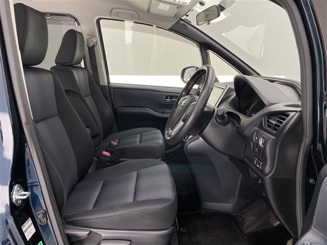 ヴォクシー ＺＳ　煌　純正ナビ　フルセグＴＶ　フリップダウンモニター　バックカメラ　ＬＥＤヘッドライト　オートライト　純正アルミホイール　スマートキー　ＥＴＣ　アイドリングストップ　横滑り防止装置　両側パワースライドドア（29枚目）