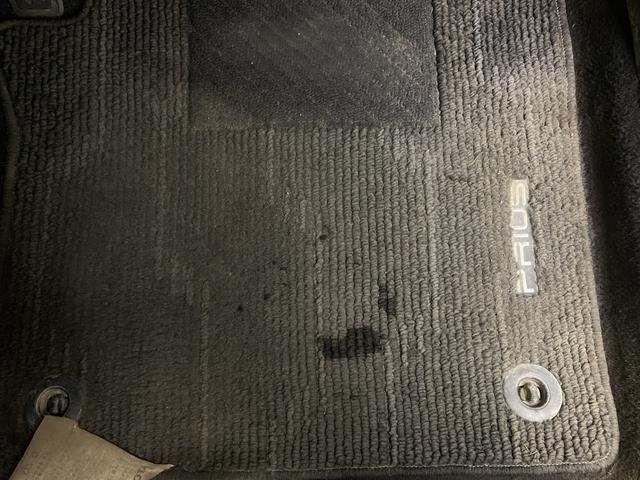 プリウス Ｓセーフティプラス　☆４ＷＤ☆純正ナビ（フルセグ／Ｂｌｕｅｔｏｏｔｈ／ＣＤ）☆バックカメラ☆衝突軽減ブレーキ☆レーンキープアシスト☆レーダークルーズコントロール☆前後コーナーセンサー☆前方ドラレコ☆パーキングアシスト（25枚目）