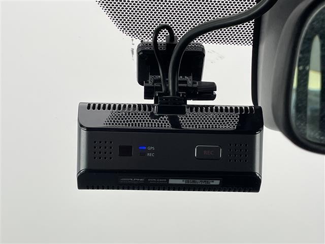 ヴォクシー ハイブリッドZS 煌III ☆アルパイン9インチナビ X9NX(フルセグ/Bluetooth/CD/DVD/HDMI)☆アルパイン後席モニター☆バックカメラ☆ETC☆両側電動スライドドア☆前方ドライブレコーダー(11枚目)