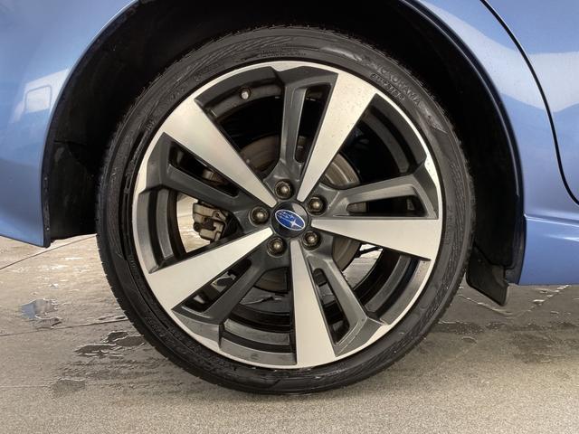 ���̂��т̓K���o�[����X�̎ԗ������������L��������܂��B�������̃t���b�V���݌Ɏԗ��̒�����A�V�������Ԃ̂��N���}�I�т����y���݉������I