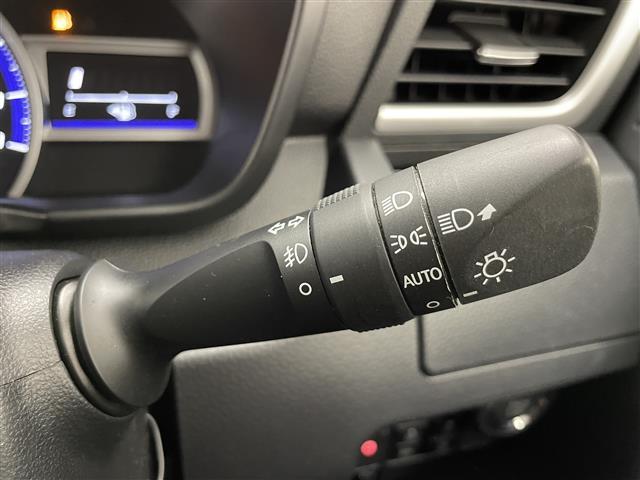 ルーミー カスタムＧ　純正９型ナビ　両側パワースライド　ドラレコ　バックカメラ　ＥＴＣ　Ｂｌｕｅｔｏｏｔｈ　衝突軽減　オートハイビーム　コーナーセンサー　フルセグＴＶ　ＤＶＤ　スマートキー　　純正アルミ　ＬＥＤ（17枚目）