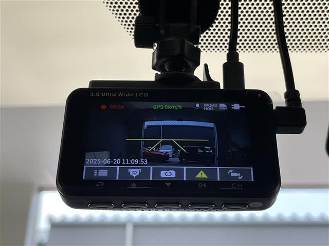 ヤリス ハイブリッドＺ　純正ＤＡナビＴＶ　全方位カメラ　シートヒーター　ハンドルヒーター　セーフティセンス　衝突軽減　車線逸脱　追従クルコン　ＬＥＤオートライト　ＥＴＣ　メモリシート　ナノイーＸエアコン　前後ドラレコ　禁煙車（7枚目）