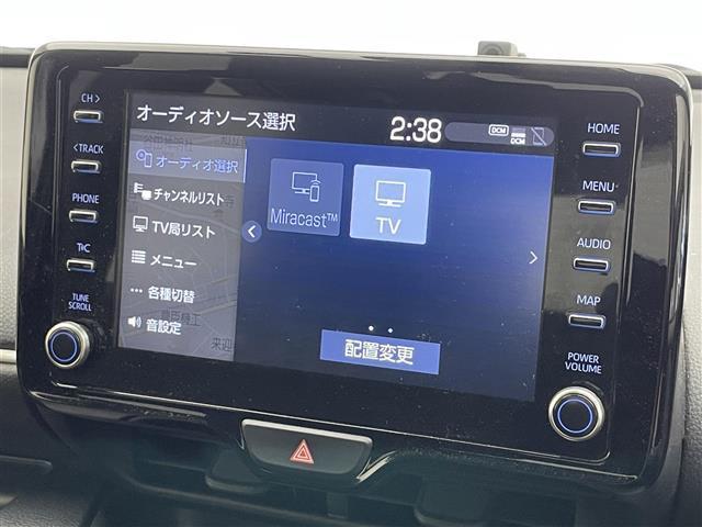 ヤリス ハイブリッドＺ　純正８型ＤＡナビ　フルセグＴＶ　全方位カメラ　ＤＶＤデッキ　トヨタセーフティセンス　ＨＵＤ　純正ドラレコ　ＥＴＣ２．０　ＢＳＭ　ＬＥＤライト　夏タイヤ４本ホイール付　レーダークルコン　温シート　禁煙車（6枚目）