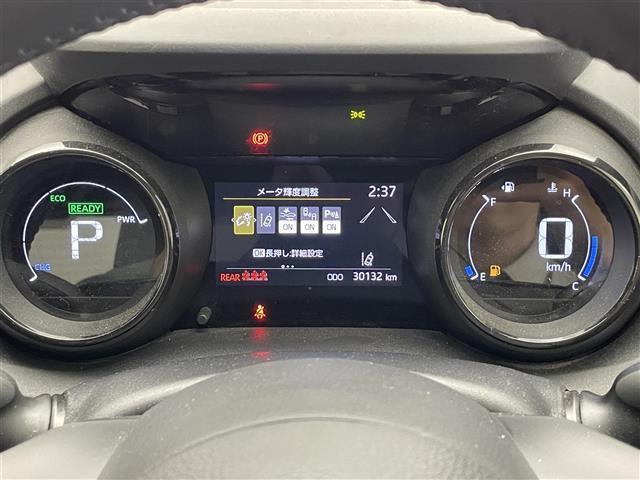 ヤリス ハイブリッドＺ　純正８型ＤＡナビ　フルセグＴＶ　全方位カメラ　ＤＶＤデッキ　トヨタセーフティセンス　ＨＵＤ　純正ドラレコ　ＥＴＣ２．０　ＢＳＭ　ＬＥＤライト　夏タイヤ４本ホイール付　レーダークルコン　温シート　禁煙車（12枚目）
