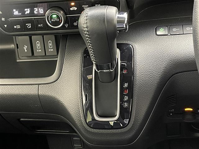 Ｎ－ＢＯＸカスタム Ｇ・Ｌターボホンダセンシング　純正８型ナビ　バックカメラ　禁煙車　前後ドラレコ　ＥＴＣ　シートヒーター　両側パワースライドドア　ホンダセンシング　パドルシフト　ターボ搭載　ＬＥＤヘッドライト　黒ハーフレザー　追従クルコン　衝突軽減（17枚目）