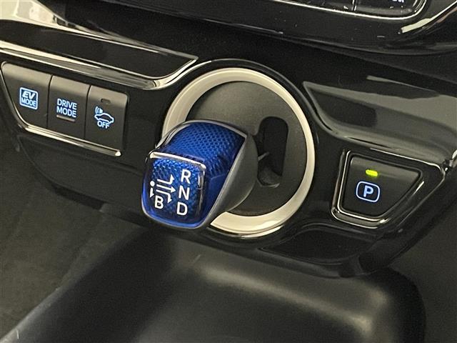 プリウス Ｓセーフティプラス　純正ナビ　ＨＵＤ　バックカメラ　禁煙　アドバンストパーク　ＥＴＣ　フルセグＴＶ　Ｂｌｕｅｔｏｏｔｈ　ドラレコ　レーダー探知機　セーフティセンス　衝突軽減　追従クルコン　ＬＥＤオートライト　レーンキープ（15枚目）