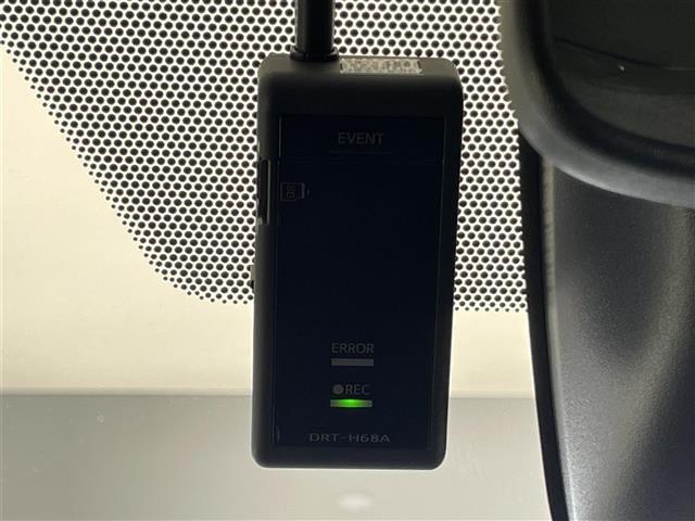 ヴォクシー ハイブリッドＺＳ　煌ＩＩ　純正１０型ナビ　純正１２型後席モニター　両側パワスラ　フルセグＴＶ　シートヒーター　バックカメラ　純正ドラレコ　ＥＴＣ　セーフティセンス　衝突軽減　レーンキープ　３眼ＬＥＤ　クルコン　プッシュスタート（15枚目）