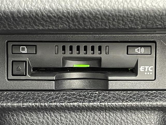 ヴォクシー ハイブリッドＺＳ　煌ＩＩ　純正１０型ナビ　純正１２型後席モニター　両側パワスラ　フルセグＴＶ　シートヒーター　バックカメラ　純正ドラレコ　ＥＴＣ　セーフティセンス　衝突軽減　レーンキープ　３眼ＬＥＤ　クルコン　プッシュスタート（16枚目）