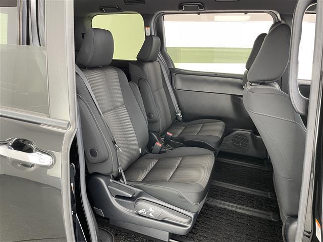 ヴォクシー ハイブリッドＺＳ　煌ＩＩ　純正１０型ナビ　純正１２型後席モニター　両側パワスラ　フルセグＴＶ　シートヒーター　バックカメラ　純正ドラレコ　ＥＴＣ　セーフティセンス　衝突軽減　レーンキープ　３眼ＬＥＤ　クルコン　プッシュスタート（22枚目）