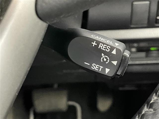 ヴォクシー ハイブリッドＺＳ　煌ＩＩ　純正１０型ナビ　純正１２型後席モニター　両側パワスラ　フルセグＴＶ　シートヒーター　バックカメラ　純正ドラレコ　ＥＴＣ　セーフティセンス　衝突軽減　レーンキープ　３眼ＬＥＤ　クルコン　プッシュスタート（30枚目）