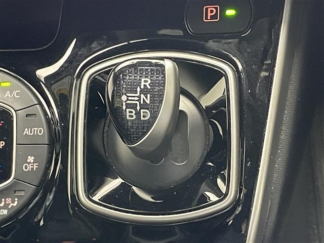 ヴォクシー ハイブリッドＺＳ　煌ＩＩ　純正１０型ナビ　純正１２型後席モニター　両側パワスラ　フルセグＴＶ　シートヒーター　バックカメラ　純正ドラレコ　ＥＴＣ　セーフティセンス　衝突軽減　レーンキープ　３眼ＬＥＤ　クルコン　プッシュスタート（32枚目）