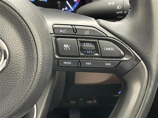 ヤリスクロス ハイブリッドＺ　純正８型ナビ　ＨＵＤ　全方位カメラ　ＢＳＭ　茶ハーフレザー　Ｂｌｕｅｔｏｏｔｈ　フルセグＴＶ　シートヒーター　ＥＴＣ２．０　セーフティセンス　衝突軽減　追従クルコン　オートハイビーム　ＡＣ１００Ｖ電源（18枚目）