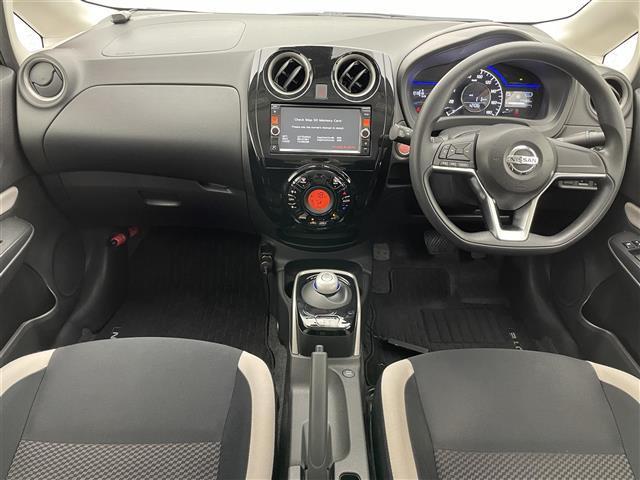 ノート ｅ－パワー　Ｘ　純正ナビ　全方位カメラ　スマートルームミラー　禁煙車　Ｂｌｕｅｔｏｏｔｈ　フルセグＴＶ　ＤＶＤ再生　ＥＴＣ　前後ドラレコ　衝突軽減　ＨＩＤオートライト　レーンキープ　純正フロアマット　プッシュスタート（4枚目）