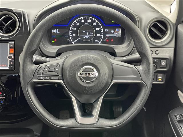 ノート ｅ－パワー　Ｘ　純正ナビ　全方位カメラ　スマートルームミラー　禁煙車　Ｂｌｕｅｔｏｏｔｈ　フルセグＴＶ　ＤＶＤ再生　ＥＴＣ　前後ドラレコ　衝突軽減　ＨＩＤオートライト　レーンキープ　純正フロアマット　プッシュスタート（8枚目）