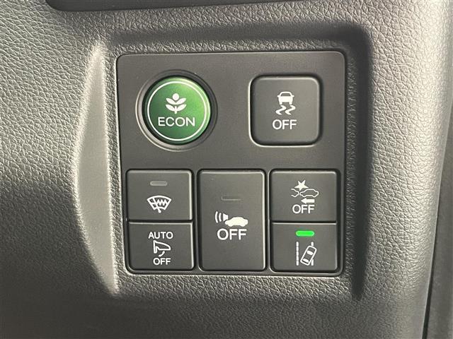 ヴェゼル ハイブリッドＺ・ホンダセンシング　純正ナビ　追従クルコン　ＨＤＭＩ　禁煙　ＴＶ　ＣＤ再生　ホンダセンシング　バックカメラ　黒ハーフレザー　衝突軽減　ＥＴＣ　パドルシフト　シートヒーター　車線逸脱　ＬＥＤライト　フォグ　純正フロアマット（8枚目）