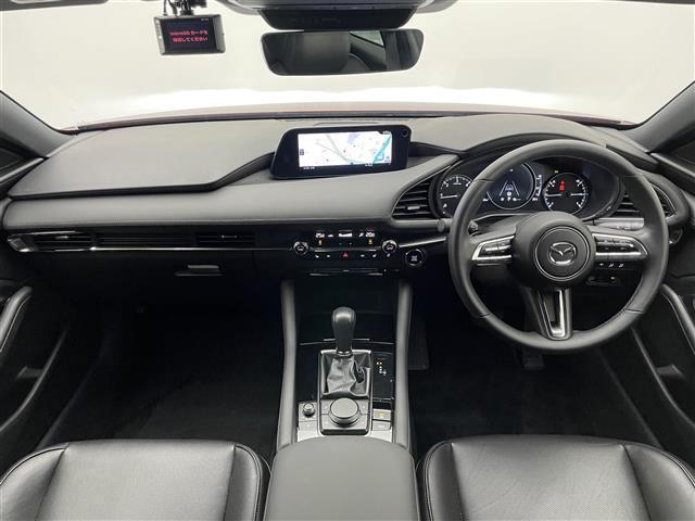 ＭＡＺＤＡ３ファストバック ＸＤ　Ｌパッケージ　純正８．８型ナビ　ＨＤＭＩ　黒革　全方位カメラ　禁煙車　ＢＳＭ　フルセグＴＶ　前後ドラレコ　ＥＴＣ　シートヒーター　衝突軽減　追従クルコン　社外アルミ付スタッドレス４本積込　ＬＥＤオートライト　フォグ（4枚目）