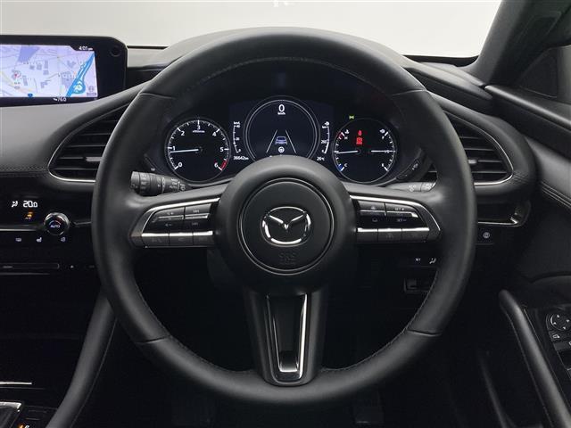 ＭＡＺＤＡ３ファストバック ＸＤ　Ｌパッケージ　純正８．８型ナビ　ＨＤＭＩ　黒革　全方位カメラ　禁煙車　ＢＳＭ　フルセグＴＶ　前後ドラレコ　ＥＴＣ　シートヒーター　衝突軽減　追従クルコン　社外アルミ付スタッドレス４本積込　ＬＥＤオートライト　フォグ（8枚目）