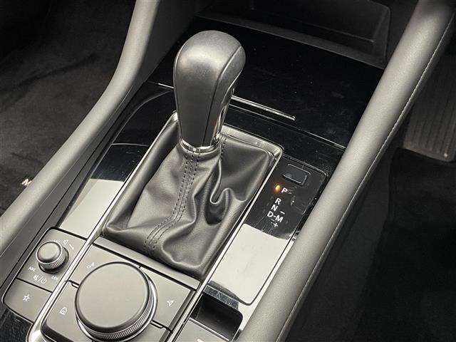ＭＡＺＤＡ３ファストバック ＸＤ　Ｌパッケージ　純正８．８型ナビ　ＨＤＭＩ　黒革　全方位カメラ　禁煙車　ＢＳＭ　フルセグＴＶ　前後ドラレコ　ＥＴＣ　シートヒーター　衝突軽減　追従クルコン　社外アルミ付スタッドレス４本積込　ＬＥＤオートライト　フォグ（17枚目）