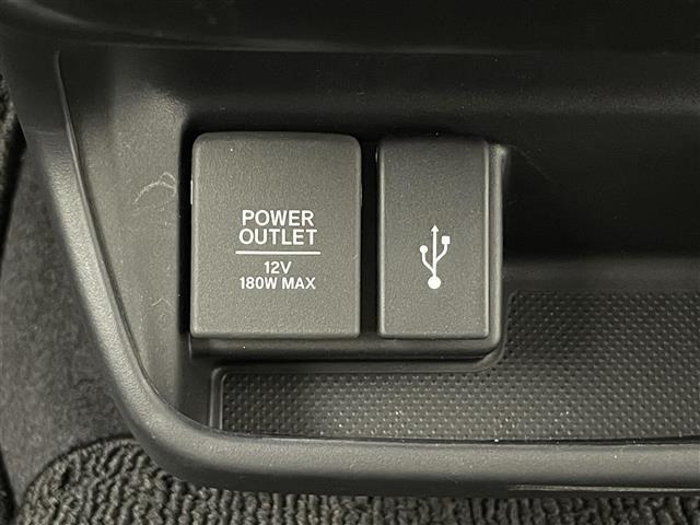 フリードハイブリッド ハイブリッド・Ｇブラックスタイル　純正９型ナビ　両側パワスラ　追従クルコン　禁煙車　フルセグＴＶ　ＤＶＤ　ホンダセンシング　ＥＴＣ　バックカメラ　シートヒーター　衝突軽減　コーナーセンサー　ＬＥＤライト　純正マット　ロールサンシェード（14枚目）