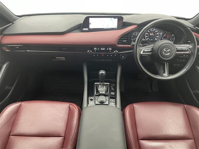 ＭＡＺＤＡ３ファストバック ２０Ｓバーガンディ　セレクション　純正８．８型ナビ　全方位カメラ　赤革　禁煙　パドルシフト　ＢＳＭ　ＨＵＤ　ＨＤＭＩ　追従クルコン　フルセグＴＶ　ＤＶＤ　ＥＴＣ　シートヒーター　パワーシート　純正アルミ　衝突軽減　ＬＥＤオートライト（4枚目）