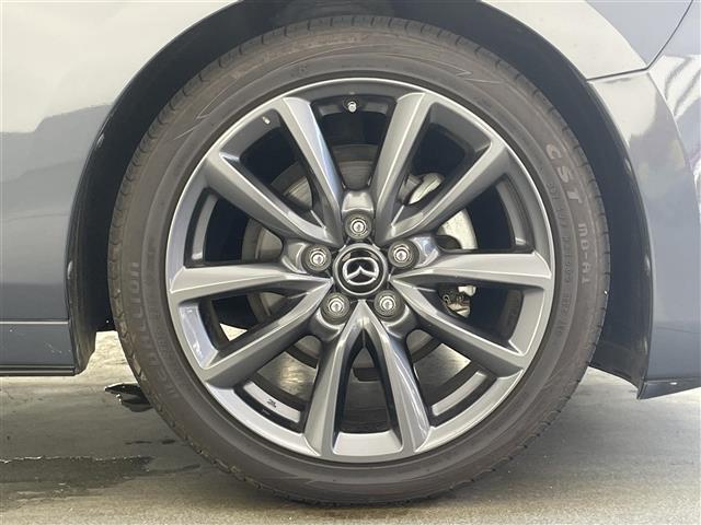 ＭＡＺＤＡ３ファストバック ２０Ｓバーガンディ　セレクション　純正８．８型ナビ　全方位カメラ　赤革　禁煙　パドルシフト　ＢＳＭ　ＨＵＤ　ＨＤＭＩ　追従クルコン　フルセグＴＶ　ＤＶＤ　ＥＴＣ　シートヒーター　パワーシート　純正アルミ　衝突軽減　ＬＥＤオートライト（17枚目）