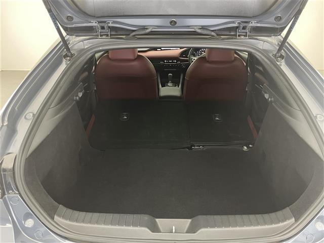 ＭＡＺＤＡ３ファストバック ２０Ｓバーガンディ　セレクション　純正８．８型ナビ　全方位カメラ　赤革　禁煙　パドルシフト　ＢＳＭ　ＨＵＤ　ＨＤＭＩ　追従クルコン　フルセグＴＶ　ＤＶＤ　ＥＴＣ　シートヒーター　パワーシート　純正アルミ　衝突軽減　ＬＥＤオートライト（24枚目）