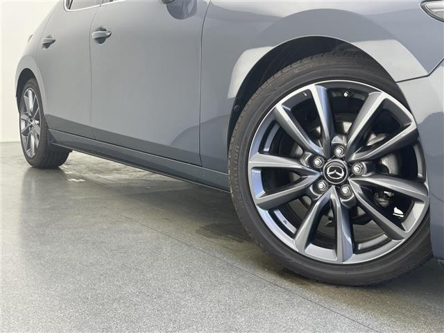 ＭＡＺＤＡ３ファストバック ２０Ｓバーガンディ　セレクション　純正８．８型ナビ　全方位カメラ　赤革　禁煙　パドルシフト　ＢＳＭ　ＨＵＤ　ＨＤＭＩ　追従クルコン　フルセグＴＶ　ＤＶＤ　ＥＴＣ　シートヒーター　パワーシート　純正アルミ　衝突軽減　ＬＥＤオートライト（36枚目）