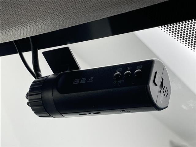 レヴォーグ １．６ＳＴＩスポーツアイサイト　純正ナビ　赤革　ＢＳＭ　禁煙　シートヒーター　フルセグ　ＤＶＤ　前後ドラレコ　ＥＴＣ　アイサイト　衝突軽減　追従クルコン　車線逸脱　ＬＥＤオートライト　パドルシフト　メモリーシート　ダウンヒルアシスト（11枚目）