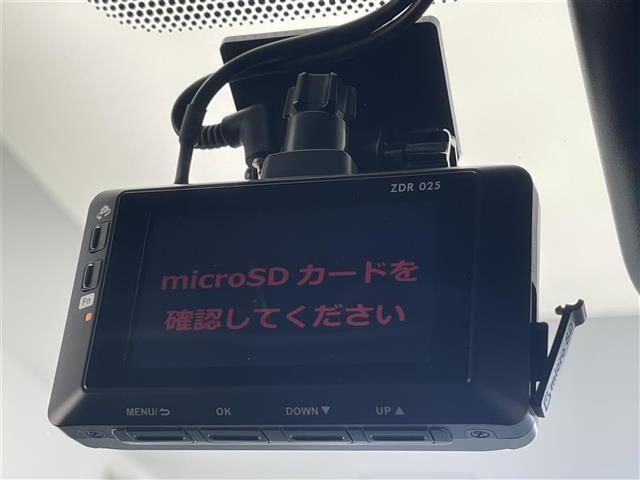 ヤリス ハイブリッドＧ　純正８型ＤＡナビ　アドバンストパーク　全方位カメラ　ＢＳＭ　前後ドラレコ　ＥＴＣ　セーフティセンス　衝突軽減　追従クルコン　ＬＥＤオートライト　純正ＡＷ　レーンキープ　プッシュスタート　スマートキー（13枚目）