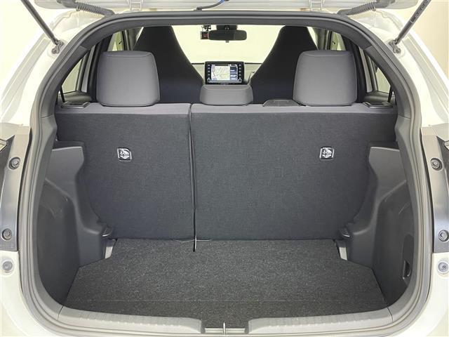 ヤリス ハイブリッドＧ　純正８型ＤＡナビ　アドバンストパーク　全方位カメラ　ＢＳＭ　前後ドラレコ　ＥＴＣ　セーフティセンス　衝突軽減　追従クルコン　ＬＥＤオートライト　純正ＡＷ　レーンキープ　プッシュスタート　スマートキー（23枚目）