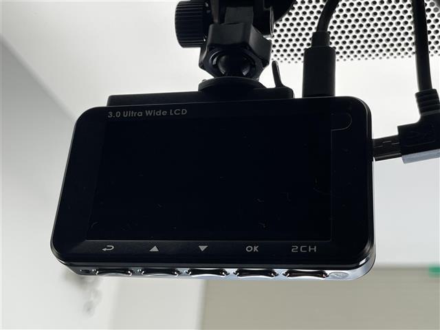ヤリス ハイブリッドＺ　純正８型ＤＡナビ　フルセグＴＶ　全方位カメラ　禁煙　シートヒーター　ＥＴＣ　ドラレコ　セーフティセンス　衝突軽減　追従クルコン　コーナーセンサー　ＬＥＤオートライト　純正ＯＰ１６インチアルミ　ＵＳＢ（12枚目）