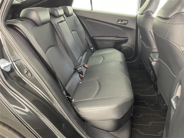 プリウス Sツーリングセレクション・ブラックエディション 純正8型ナビ 全方位カメラ 禁煙 黒革 シートヒーター 追従クルコン LEDオートライト ETC 前後ドラレコ 純正アルミ 衝突軽減 車線逸脱 USB 社外フルエアロ セーフティセンス コーナーセンサ(22枚目)