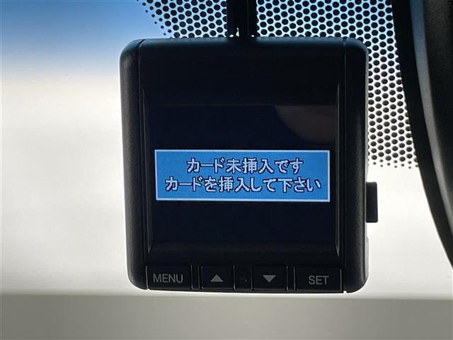 ヴェゼル ハイブリッドＺ・ホンダセンシング　純正ナビ　禁煙　シートヒーター　バックカメラ　フルセグ　ＤＶＤ　前後ドラレコ　ＥＴＣ　カープレイ対応　黒ハーフレザー　ホンダセンシング　衝突軽減　レーンキープ　パドルシフト　ＬＥＤオートライト　フォグ（12枚目）