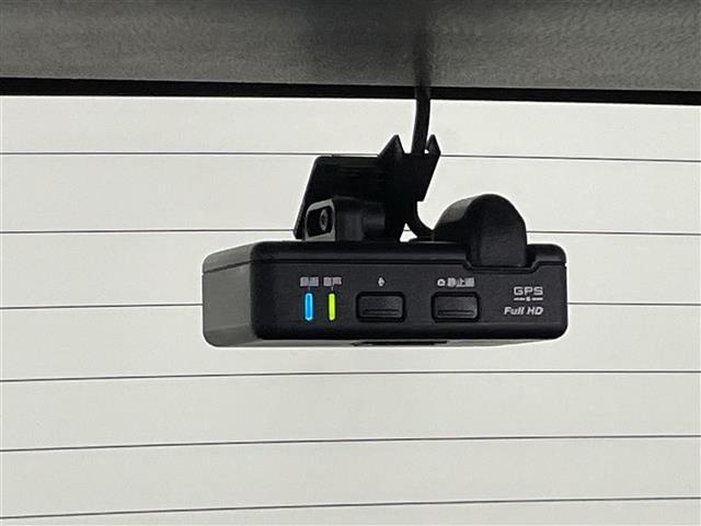 ヴェゼル ハイブリッドＺ・ホンダセンシング　純正ナビ　禁煙　シートヒーター　バックカメラ　フルセグ　ＤＶＤ　前後ドラレコ　ＥＴＣ　カープレイ対応　黒ハーフレザー　ホンダセンシング　衝突軽減　レーンキープ　パドルシフト　ＬＥＤオートライト　フォグ（13枚目）