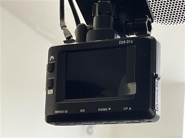 プリウス Ａツーリングセレクション　純正ナビ　全方位カメラ　アドバンストパーク　ＨＵＤ　禁煙　ＢＳＭ　フルセグ　ＤＶＤ　前後ドラレコ　ＥＴＣ　セーフティセンス　衝突軽減　追従クルコン　ＬＥＤオートライト　ＡＣ１００Ｖ電源　シートヒーター（15枚目）