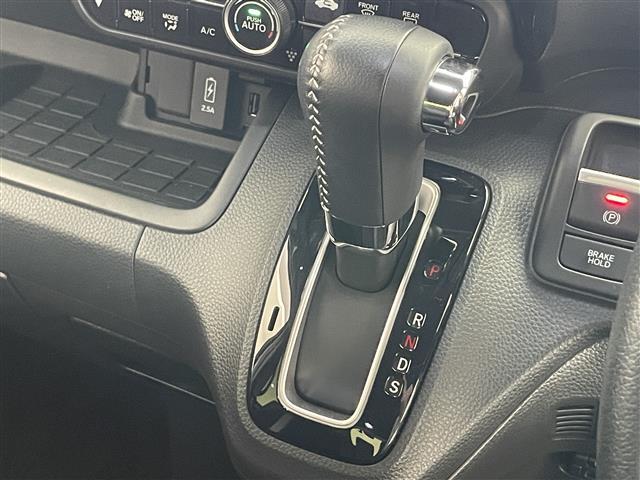 N-BOXカスタム Lターボ 社外ナビ シートヒーター 禁煙車 ホンダセンシング Bluetooth フルセグ DVD 前後ドラレコ ETC 両側パワスラ 衝突軽減 追従クルコン LEDオートライト 黒ハーフレザー パドルシフト(12枚目)
