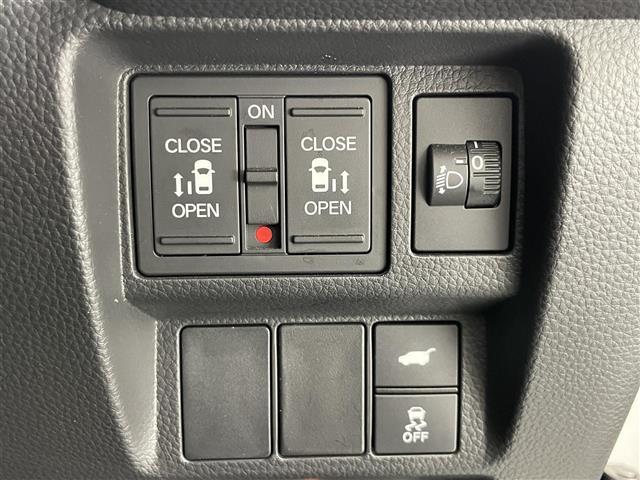 ステップワゴン e:HEVスパーダ 純正11.4型ナビ 純正15.6型後席モニター 禁煙 電動リヤゲート シートヒーター バックカメラ フルセグ ホンダセンシング 衝突軽減 追従クルコン 誤発進抑制 車線逸脱 LEDオートライト ETC(9枚目)