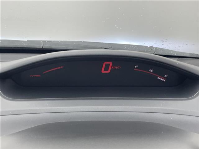 シビック タイプR MT車 禁煙 Bremboブレーキキャリパー プッシュスタート HIDヘッドライト オートハイビーム 電動格納ドアミラー リアウィング 純正アルミホイール 純正フロアマット オーディオプレイヤー(7枚目)