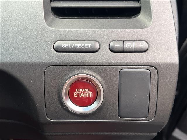 シビック タイプR MT車 禁煙 Bremboブレーキキャリパー プッシュスタート HIDヘッドライト オートハイビーム 電動格納ドアミラー リアウィング 純正アルミホイール 純正フロアマット オーディオプレイヤー(11枚目)