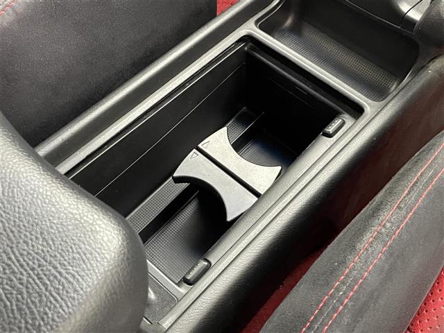 シビック タイプR MT車 禁煙 Bremboブレーキキャリパー プッシュスタート HIDヘッドライト オートハイビーム 電動格納ドアミラー リアウィング 純正アルミホイール 純正フロアマット オーディオプレイヤー(17枚目)