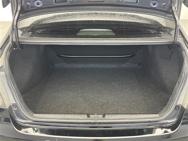 シビック タイプR MT車 禁煙 Bremboブレーキキャリパー プッシュスタート HIDヘッドライト オートハイビーム 電動格納ドアミラー リアウィング 純正アルミホイール 純正フロアマット オーディオプレイヤー(23枚目)