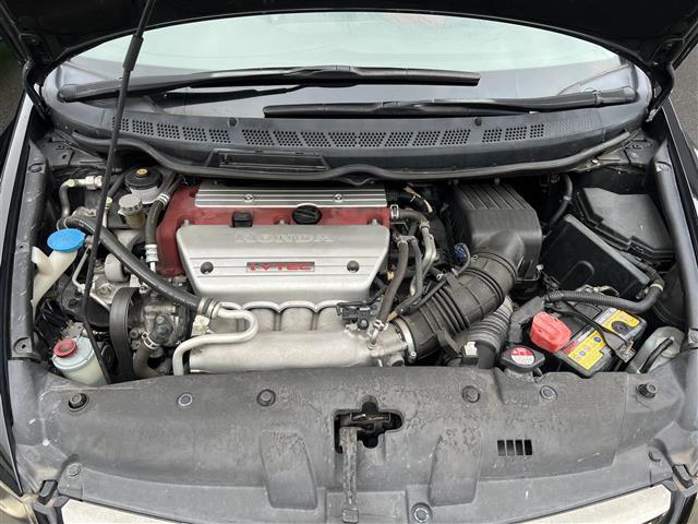 シビック タイプR MT車 禁煙 Bremboブレーキキャリパー プッシュスタート HIDヘッドライト オートハイビーム 電動格納ドアミラー リアウィング 純正アルミホイール 純正フロアマット オーディオプレイヤー(24枚目)