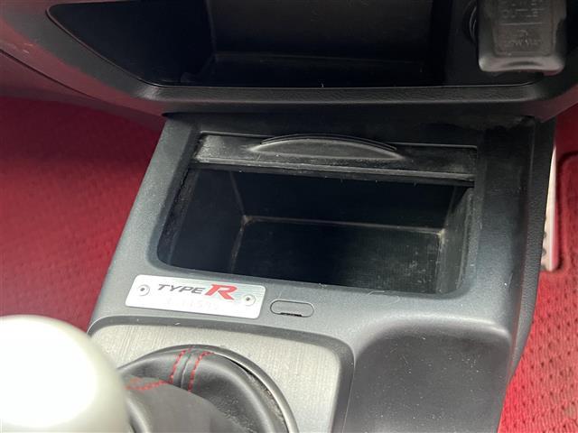 シビック タイプR MT車 禁煙 Bremboブレーキキャリパー プッシュスタート HIDヘッドライト オートハイビーム 電動格納ドアミラー リアウィング 純正アルミホイール 純正フロアマット オーディオプレイヤー(32枚目)