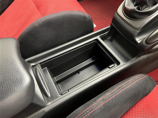 シビック タイプR MT車 禁煙 Bremboブレーキキャリパー プッシュスタート HIDヘッドライト オートハイビーム 電動格納ドアミラー リアウィング 純正アルミホイール 純正フロアマット オーディオプレイヤー(33枚目)