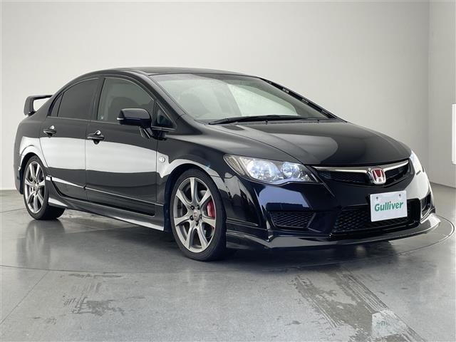 シビック タイプR MT車 禁煙 Bremboブレーキキャリパー プッシュスタート HIDヘッドライト オートハイビーム 電動格納ドアミラー リアウィング 純正アルミホイール 純正フロアマット オーディオプレイヤー(41枚目)