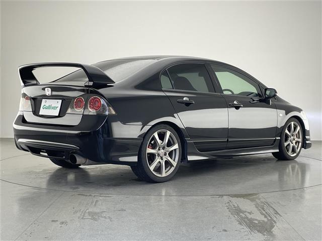 シビック タイプR MT車 禁煙 Bremboブレーキキャリパー プッシュスタート HIDヘッドライト オートハイビーム 電動格納ドアミラー リアウィング 純正アルミホイール 純正フロアマット オーディオプレイヤー(43枚目)