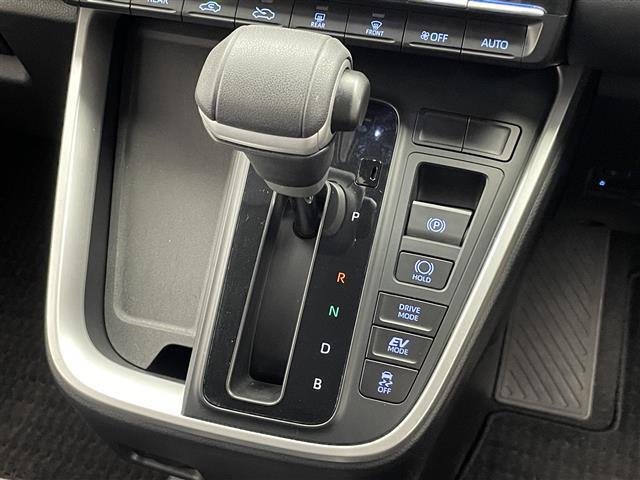 ノア ハイブリッドＳ－Ｚ　純正１０．５型ＤＡナビ　デジイン　カラーＨＵＤ　禁煙　ＤＶＤ　フルセグ　ＥＴＣ２．０　前後ドラレコ　ＨＤＭＩ　バックカメラ　シートヒーター　セーフティセンス　衝突軽減　追従クルコン　黒ハーフレザー（11枚目）