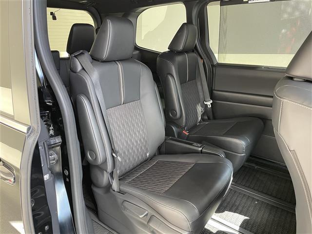 ノア ハイブリッドＳ－Ｚ　純正１０．５型ＤＡナビ　デジイン　カラーＨＵＤ　禁煙　ＤＶＤ　フルセグ　ＥＴＣ２．０　前後ドラレコ　ＨＤＭＩ　バックカメラ　シートヒーター　セーフティセンス　衝突軽減　追従クルコン　黒ハーフレザー（20枚目）