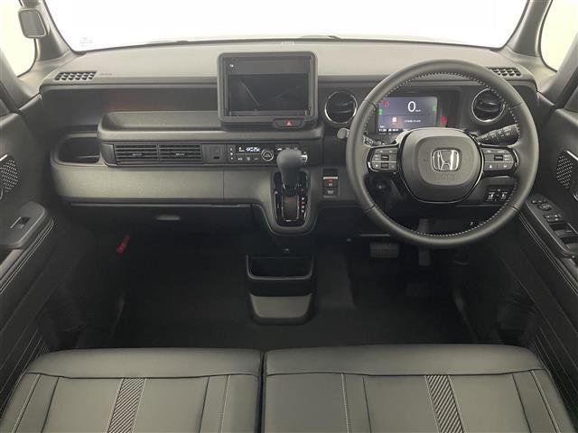 N-BOXカスタム コーディネートスタイル ホンダセンシング 衝突軽減 禁煙 追従クルコン ハンドル支援 ナビ装着用パッケージ ハーフレザー シートヒーター 両側パワースライドドア 電動パーキングブレーキ リアロールシェード シート背面テーブル(2枚目)